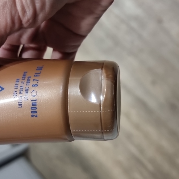 Juicy Couture Body Souffle 125mls And Guess Dare Body Lotion 200mls - Picture 9 of 10